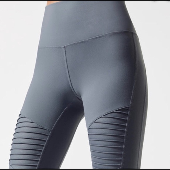 ALO Moto Mesh legging In light grey - Picture 4 of 8